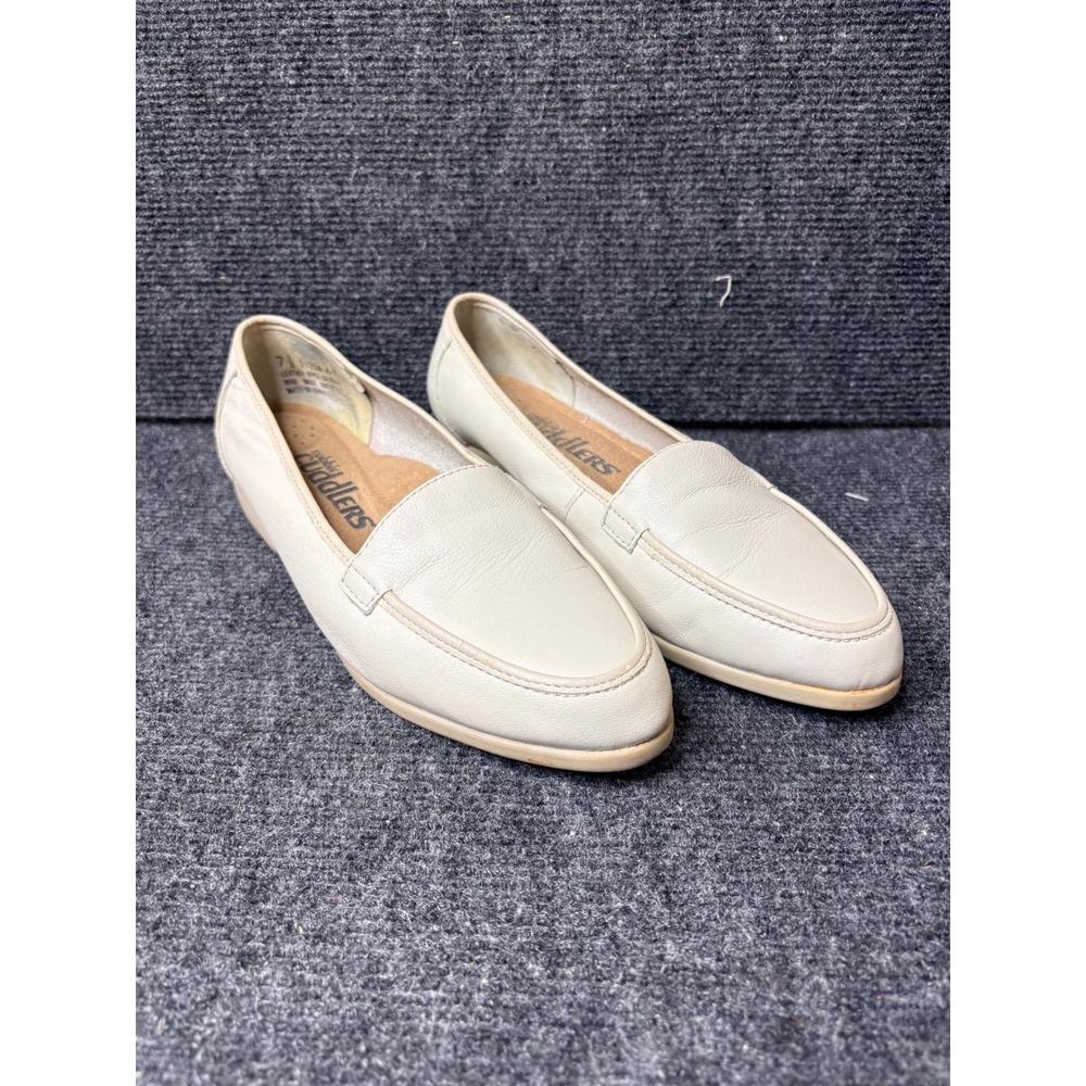 Cobbie Cuddlers Womens 7.5 Cream Leather Loafers Slip On Comfort Shoes 27224 A-7